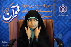 حضور حافظ خردسال قرآن کریم خانم حنانه خلفی در غرفه ایکنا