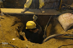 رزق حلال در زیر زمین