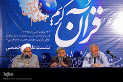 نشست بررسی نشر وتولید کتابهای قرآنی در نمایشگاه قرآن