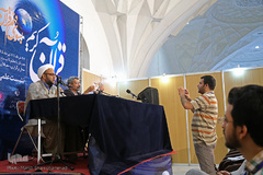 نشست بررسی نشر وتولید کتابهای قرآنی در نمایشگاه قرآن