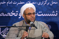 نشست بررسی نشر وتولید کتابهای قرآنی در نمایشگاه قرآن