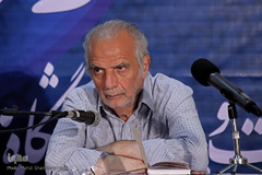 نشست بررسی نشر وتولید کتابهای قرآنی در نمایشگاه قرآن