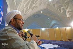 نشست بررسی نشر وتولید کتابهای قرآنی در نمایشگاه قرآن