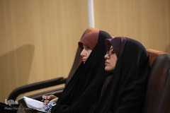 نشست بررسی نشر وتولید کتابهای قرآنی در نمایشگاه قرآن