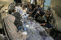 سفره افطار «یک لقمه مهربانی» در کوره پزخانه‌های خاورشهر