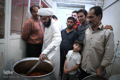 سفره افطار کریم اهل‌بیت(ع)در کوچه پس کوچه‌های جنوب تهران