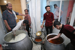 سفره افطار کریم اهل‌بیت(ع)در کوچه پس کوچه‌های جنوب تهران