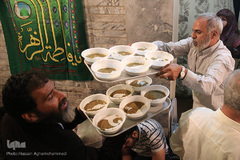 سفره افطار کریم اهل‌بیت(ع)در کوچه پس کوچه‌های جنوب تهران