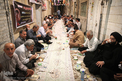 سفره افطار کریم اهل‌بیت(ع)در کوچه پس کوچه‌های جنوب تهران
