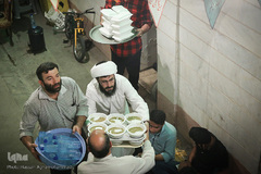 سفره افطار کریم اهل‌بیت(ع)در کوچه پس کوچه‌های جنوب تهران