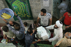 سفره افطار کریم اهل‌بیت(ع)در کوچه پس کوچه‌های جنوب تهران