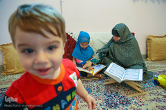 خانواده منتهایی، مادر حافظ کل و دخترشان حافظ جزء ۳۰ قرآن کریم