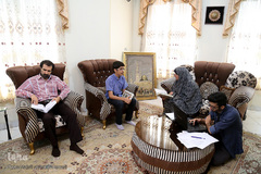 خانواده گلستانی و فرزندشان که حافظ کل قرآن کریم است.