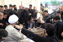 فتاح رئیس کمیته امداد کشور در مراسم تشییع شهید گمنام در سوهانک تهران