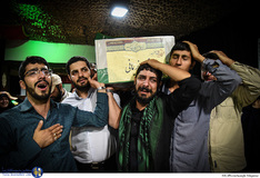 وداع خانواده با پیکر شهید مدافع حرم مهدی نریمانی در معراج شهدا