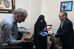 تجلیل از خانواده شهید قرآنی مدافع حرم «مصطفی صدرزاده»