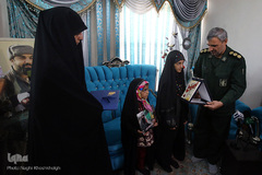 دیدار نمایندگان جامعه قرآنی با خانواده شهید مدافع حرم «مرتضی کریمی»