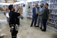 فرزندان شهیدان عباس کریمی، ابراهیم همت و حسین همدانی در حاشیه رونمایی از دو کتاب به روایت همت و سالار تیپ عمار