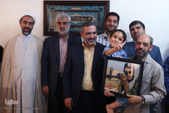دیدار نمایندگان جامعه قرآنی با خانواده شهید مدافع حرم «احمد اعطایی»