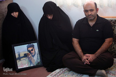 دیدار نمایندگان جامعه قرآنی با خانواده شهید مدافع حرم «احمد اعطایی»