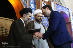 تقدیر از برگزیدگان در مراسم اختتامیه سی و نهمین مسابقات قرآن کریم سازمان اوقاف و امور خیریه