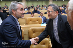  محمدباقر نوبخت، رئیس سازمان مدیریت و برنامه ریزی کل کشور و  ولی‌الله سیف، رئیس کل بانک مرکزی