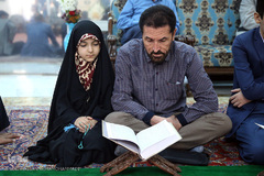 حنانه خلفی، حافظ نونهال قرآن کریم به همراه پدرش