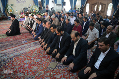 اقمه نماز جماعت ظهر و عصر به امامت حجت‌الاسلام والمسلمین سیدحسن خمینی