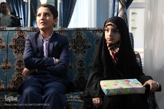 علی فیضی و حنانه خلفی، دو نفر از نوجوانان حافظ قرآن کریم
