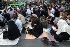 دعای عرفه در حسینیه صنف لباس فروشان تهران