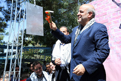 حضور اقبال شاکری در مراسم زنگ دانش آموز شهید در گلزار مطهر شهدا