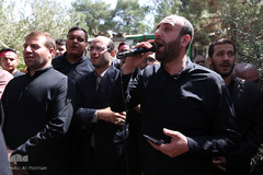 لحظه دفن پیکر شهید مدافع حرم سجاد زبرجدی در گلزار شهدای بهشت زهرا(س)