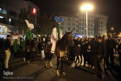 دسته عزاداری شاه حسین گویان در میدان منیریه 