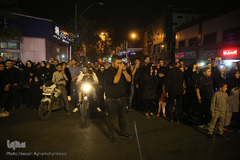 دسته عزاداری شاه حسین گویان در میدان منیریه 