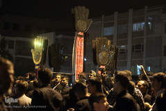 دسته عزاداری شاه حسین گویان در میدان منیریه 