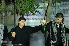 دسته عزاداری شاه حسین گویان در میدان منیریه 