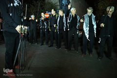 دسته عزاداری شاه حسین گویان در میدان منیریه 