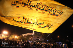 دسته عزاداری شاه حسین گویان در میدان منیریه 