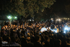 دسته عزاداری شاه حسین گویان در میدان منیریه 