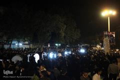 دسته عزاداری شاه حسین گویان در میدان منیریه 