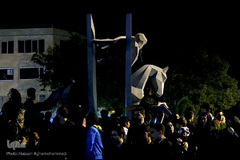 دسته عزاداری شاه حسین گویان در میدان منیریه 