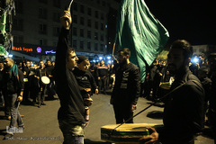 دسته عزاداری شاه حسین گویان در میدان منیریه 