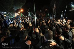 دسته عزاداری شاه حسین گویان در میدان منیریه 