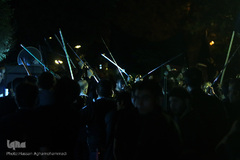 دسته عزاداری شاه حسین گویان در میدان منیریه 