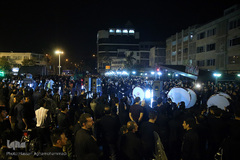 دسته عزاداری شاه حسین گویان در میدان منیریه 