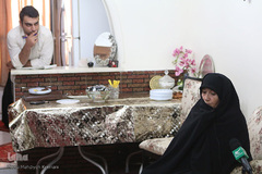 دیدار خانواده قرآنی با خانواده شهیدان غیاثوند قیصری 