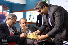 بازدید دکتر طیبی مدیر جهاد دانشگاهی از غرفه خبرگزاری ایکنا در نمایشگاه مطبوعات