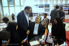 بازدید دکتر طیبی مدیر جهاد دانشگاهی از نمایشگاه مطبوعات