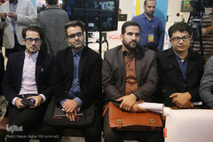مناظره دانشجویی در غرفه ایکنا ـ نمایشگاه مطبوعات