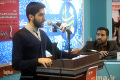 مناظره دانشجویی در غرفه ایکنا ـ نمایشگاه مطبوعات